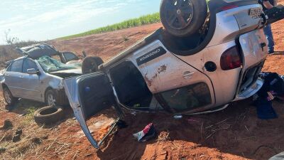 Imagem da notícia Com dois carros envolvidos, colisão com carreta canavieira deixa dois mortos em Chapadão do Céu